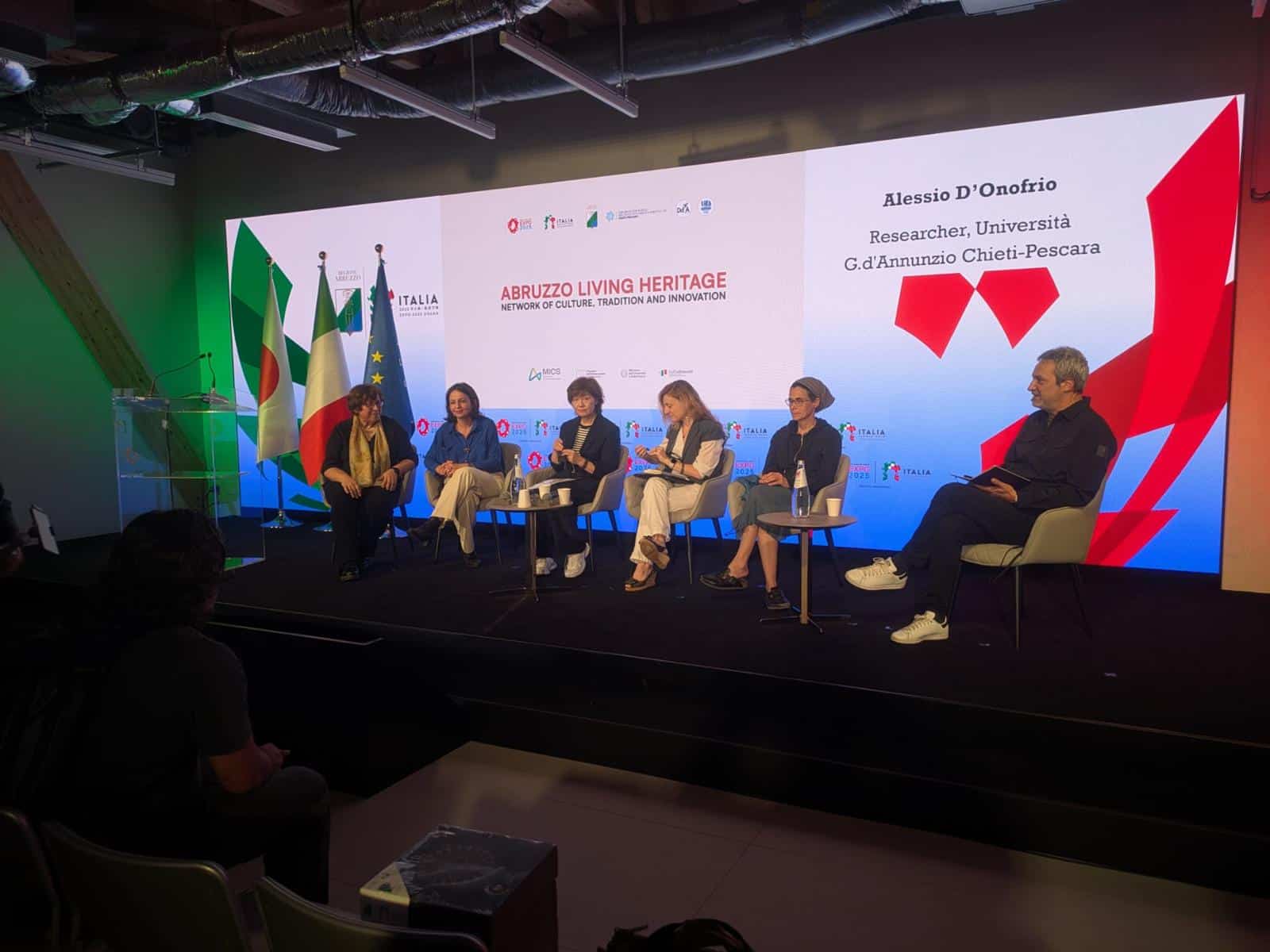 Area conferenze - Padiglione Italia - Expo Osaka. La tavola rotonda: Wool for Future – materiali resilienti per una società circolare
